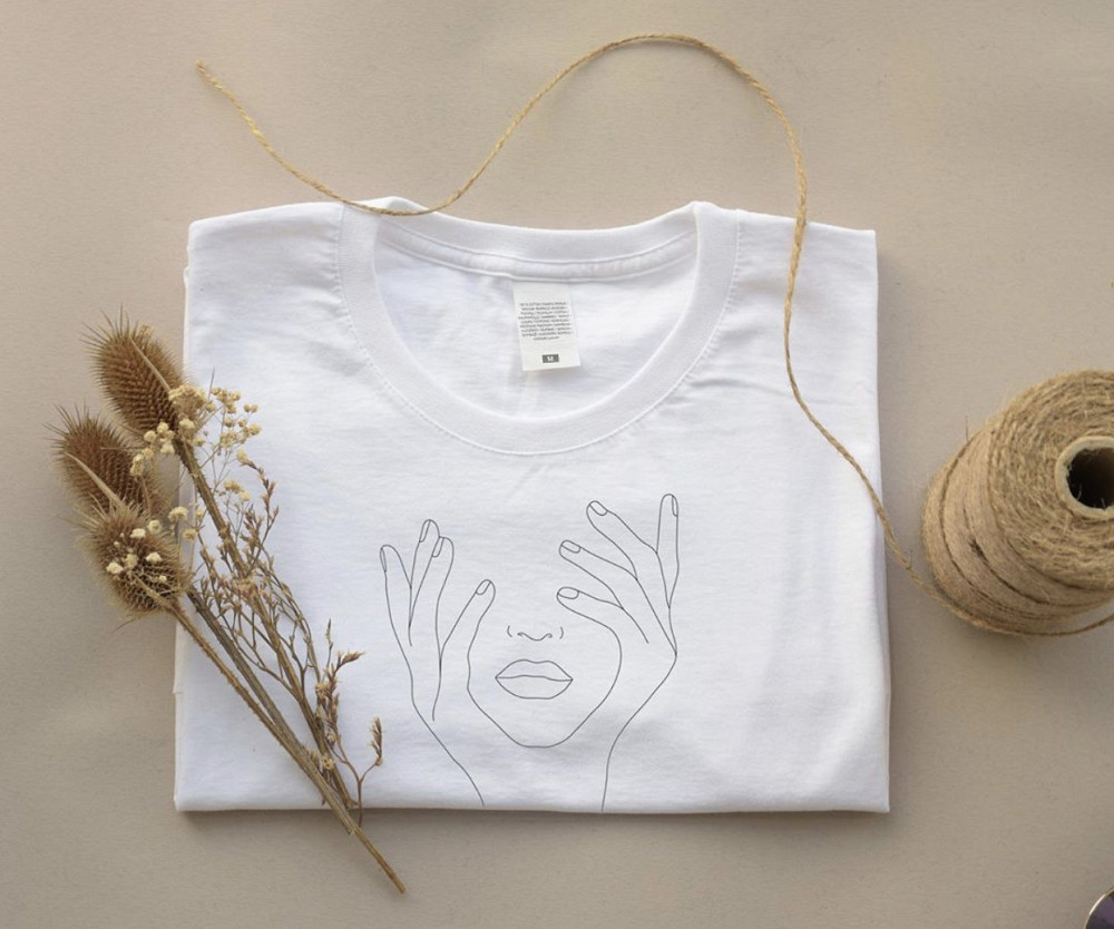 Белая женская футболка с оригинальным принтом Черновцы - изображение 1