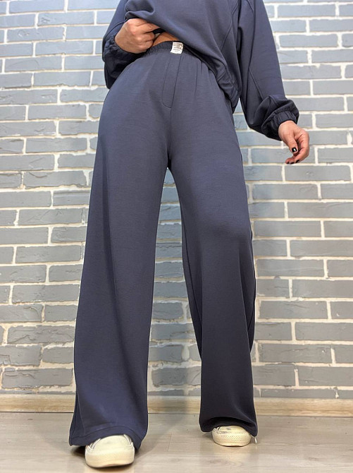 Костюм жіночий CREP 82287 біфлекс світшот резинка нашивка та брюки палаццо широкі від стегна графіт, Одеса - фото 10