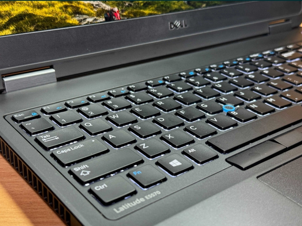 Ноутбук Игровой DELL latitude E5570 i7- 6820HQ , 16Gb. 240Gb. SSD , R7 M370 Full HD. Киев - изображение 6