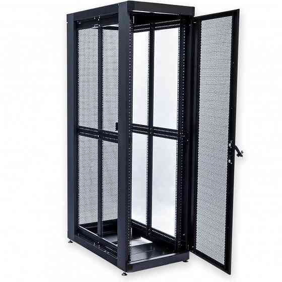 Шафа серверна CMS 33U 610 х 865 UA-MGSE3368MPB посилена з перфорованими дверима для мережевого обладнання Київ