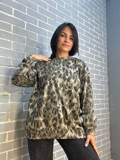 Свитшот женский W 3022 оверсайз удлиненный леопардовый принт one size оливковый, оливковый, one size Киев - изображение 11