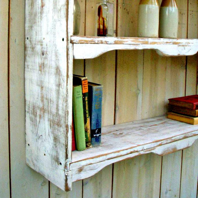 Настенная книжная полка 