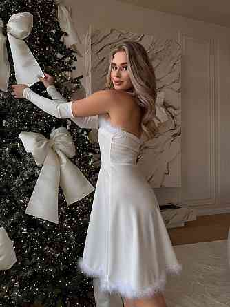 Женское новогоднее платье снегурочки с открытыми плечами и перчатками креп дайвинг + пух Белый, 46/48 Одесса