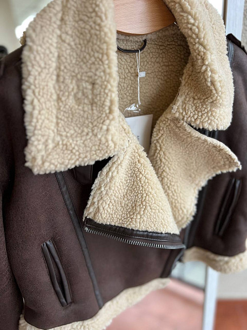 Дубленка женская Aftf Basic 2413 короткая косуха оверсайз на молнии с мехом экозамша коричневая, коричневый, S Киев - изображение 8