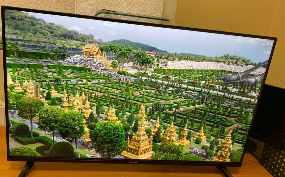 Мощный телевизор Samsung 4K , Smart TV 32