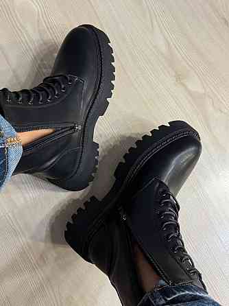 Ботинки женские Hengji 672 кожаные утепленные на тракторной подошве черные, 37, 23,5 см Киев