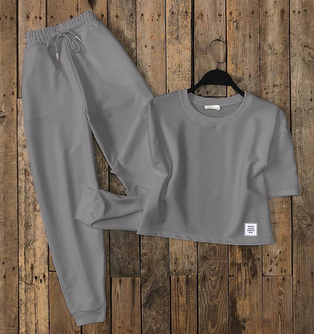 Жіночий прогулянковий костюм-двійка: укорочена футболка + джогери двонитка Сірий, 46/48 Одеса - фото 1