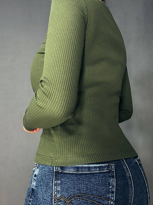 Лонгслів жіночий ITAKA 5370 гольф з акцентним вирізом на груді в рубчик, хакі, one size Київ - фото 15