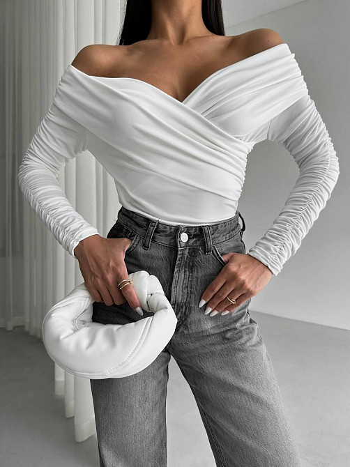 Женский романтичный боди с открытыми плечами трикотаж масло Молочный Одесса - изображение 1