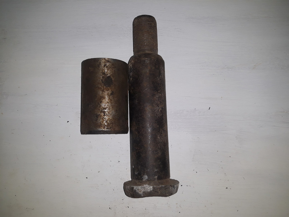 Палец ушка задней рессоры ЗИЛ-130 , со втулкой. 130-2912478, 130-2912028 Харьков - изображение 1