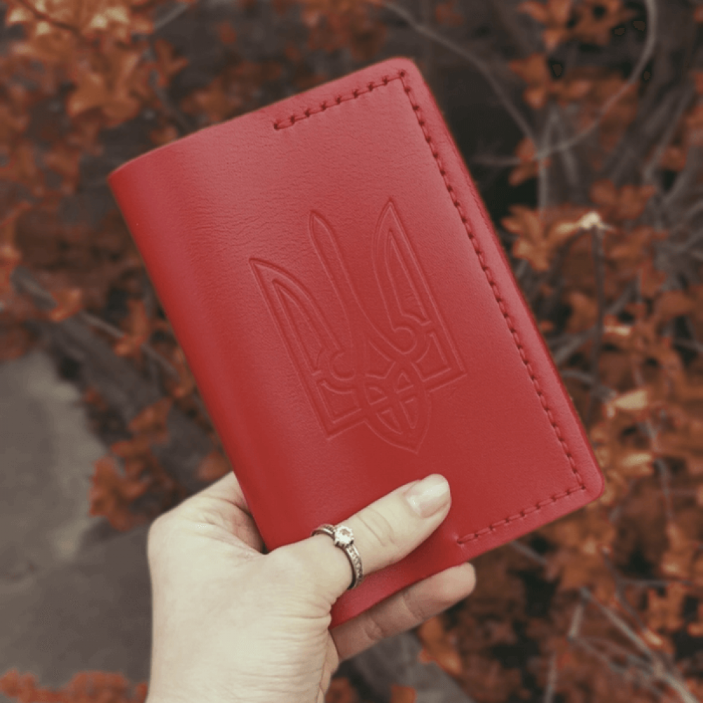 Шкіряна паспортниця Червона Тризуб, стильний практичний чохол зі шкіри з тисненням, обкладинка на паспорт жіночаMasterSem Київ - фото 2