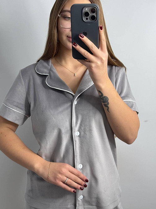 Женский велюровый домашний костюм с шортами Серый б/к XL/2XL Харьков - изображение 4