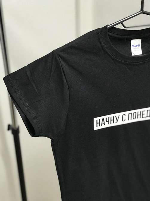 Женская футболка с принтом - 