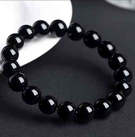 Браслет з оніксу 8 мм на резинці, чоловічий чорний браслет з натурального каменю Київ