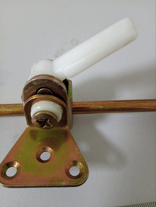 Притримувач віконний з ексцентриковим пластиковим затиском "P-o" Київ - фото 2