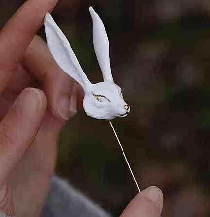 Брошка лисиця мінімалістична керамічна брошка біла лисичка шпилька прикраса Київ