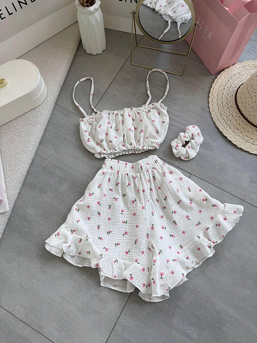 Женская нежная принтованная пижама: топ и шорты + резинка для волос натуральный муслин Молочный 3 Одесса - изображение 9