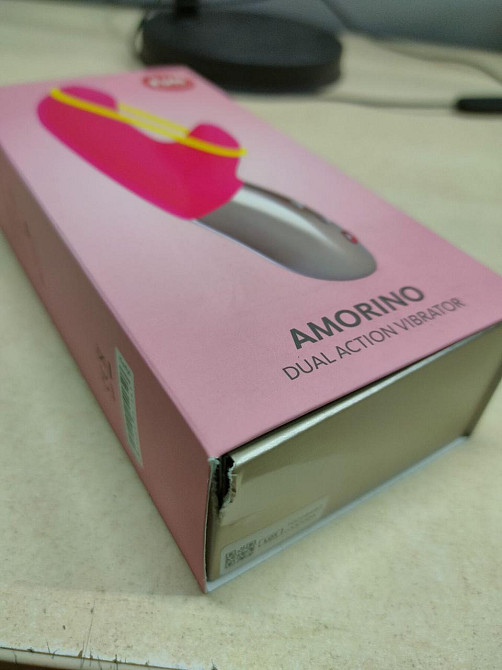 Мінівібратор-кролик зі стимулювальною стрічкою Fun Factory AMORINO pink/neon yellow (м'яте паковання!!!) Sex Aura Київ - фото 2