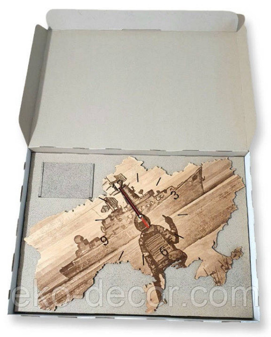 Деревянные настенные часы с подсветкой 