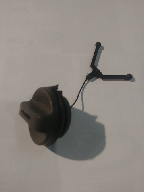 Кришка бака паливного бензопила Hus 365 Мукачево - фото 1