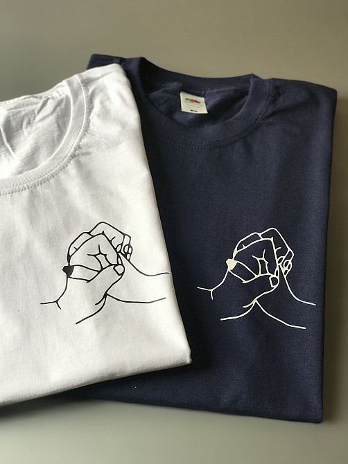 Парные футболки для парня и девушки с принтом рук Черновцы - изображение 1