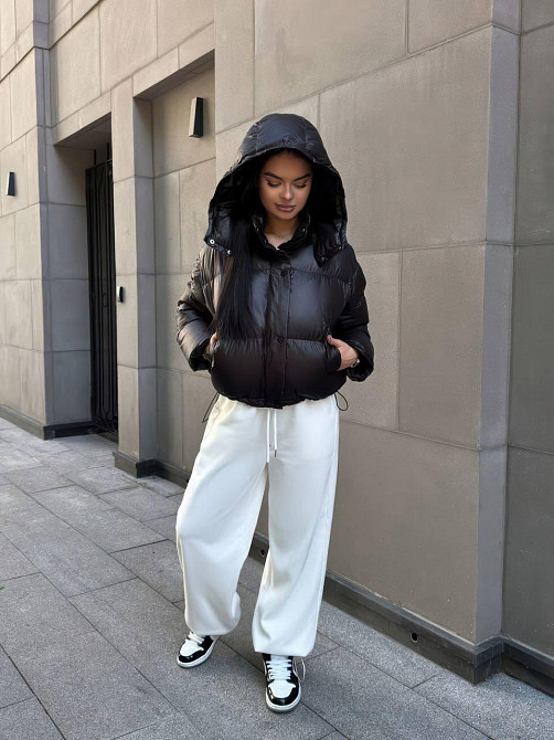 Женская короткая куртка дутик с карманами и капюшоном плащевка перламутр на синтепоне Черный, 44/46 Одесса - изображение 1