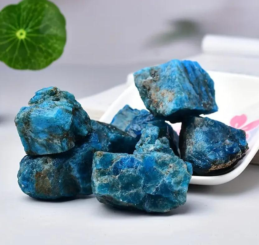 Натуральный кристалл голубого апатита, 4см. Необработанные кристаллы голубого апатита, 1 шт. Киев - изображение 1