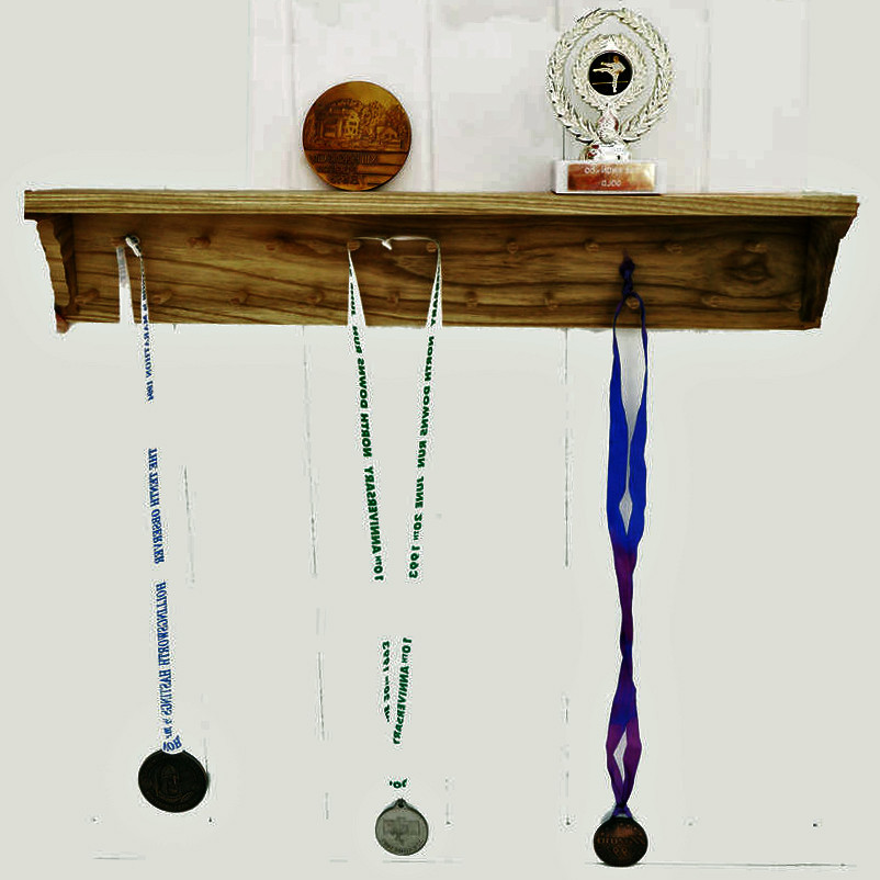 Полка для медалей 