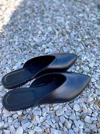 RONE Модні шльопанці жіночі, натуральна шкіра, чорні з закритим гострим носком RONE B-173 р. 37 Коломыя