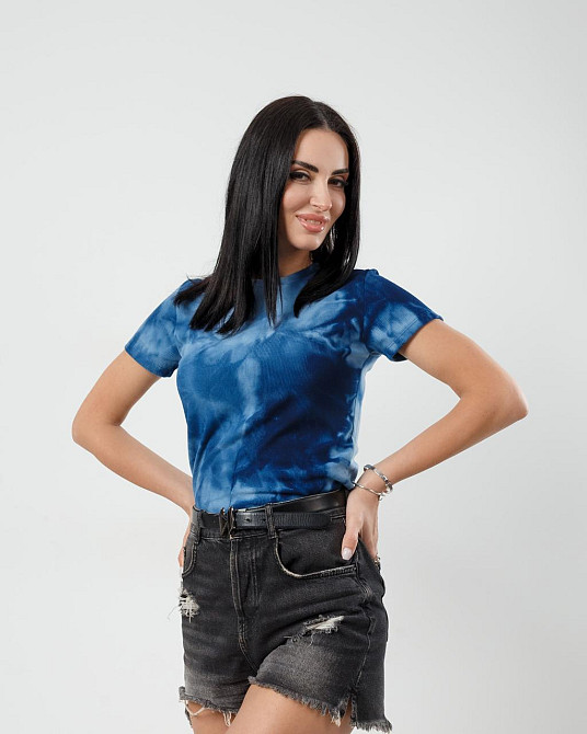 Женская футболка с эффектом тай-дай 