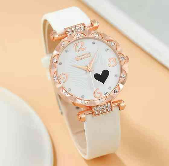 Подарочный набор для женщин Сердце: наручные часы браслет ожерелье и серьги в подарочной коробочке Киев