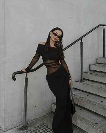 Жіноча елегантна приваблива максі- сукня з відкритими плечима Одеса