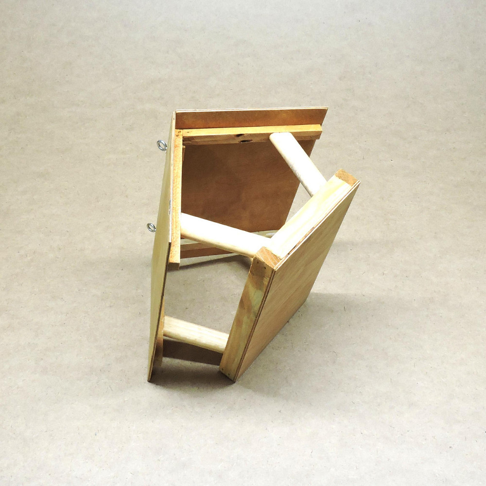 Кормушка садовая для птиц 