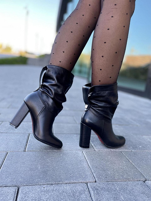 Nivelle Черевики жіночі NIVELLE чорні натуральна шкіра каблук 10см висота 15см 35р.-22.5см 39р. Коломия - фото 5