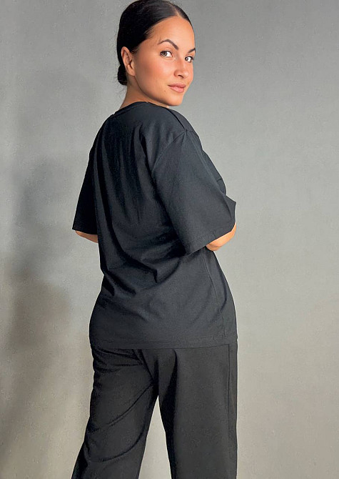 Костюм женский CAPPITONE 101213 футболка оверсайз и брюки джоггеры с надписью черный, черный, M Киев - изображение 15