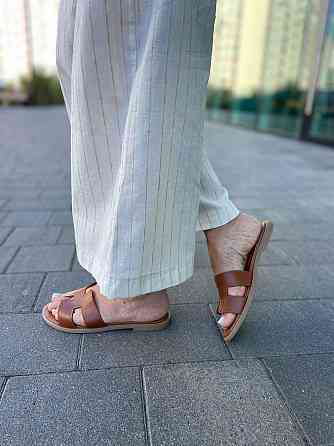 Dino Vittorio Зручні жіночі шкіряні коричневі шльопанці на низькій підошві Dino Vittorio 102-50 Коломыя