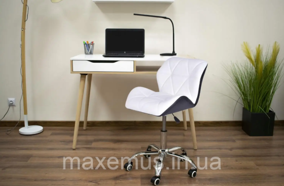 Офисное кресло для работы за компьютером B-531 ортопедическое кресло для дома и офиса чорно белое Мостиска