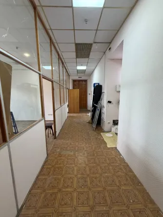 Військових пустять приміщення в центрі міста, 2 поверх, 5 кімнат був Хостел. 3 с\в і 3 душових, Після ремонту ( зараз залишилось постелити лінолеум і  Дніпро