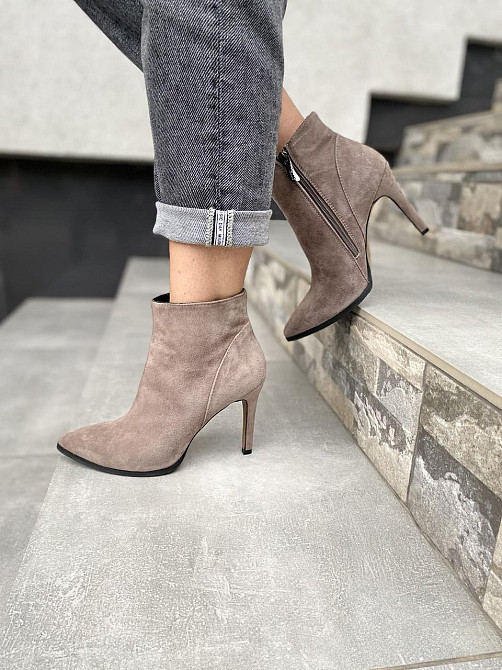 Nivelle Замшеві черевики жіночі демісезонні весна-осінь колір капучино, на стійкому каблуці р. Коломия - фото 2
