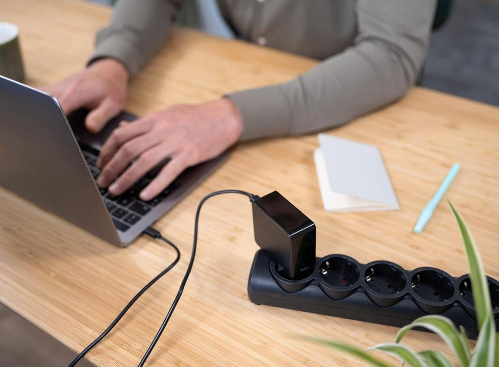 Зарядний пристрій 61 Вт USB-C зарядка для MacBook ноутбука планшета смартфона адаптер живлення з захистом від перенапруги замикань Київ - фото 5