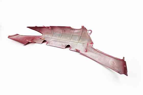 пластик - бічний задній правий, ЧЕРВОНИЙ Київ