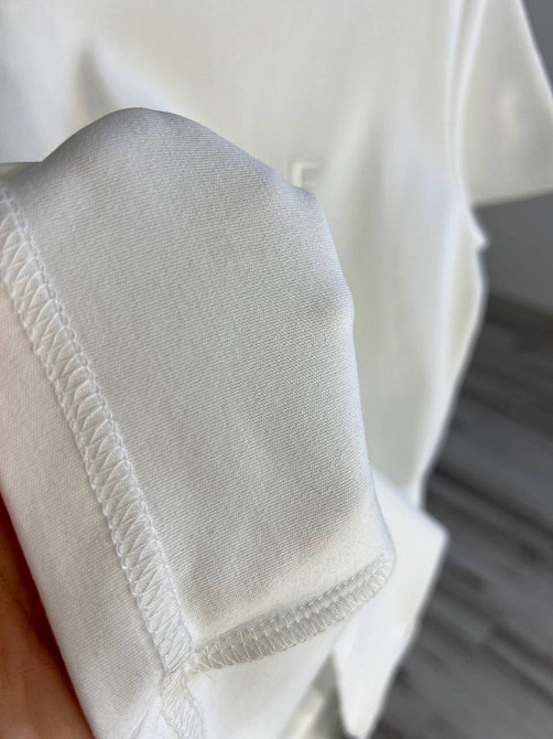 Футболка жіноча A-N 25197 вишивка літера F однотонна базова середня довжина one size, білий, one size Київ - фото 3