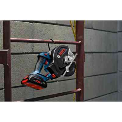 Дисковая пила Bosch GKM 18V-50, 18V, 2x5Ah, 136 мм, 4250 об/мин (0.601.6B8.002) Винница