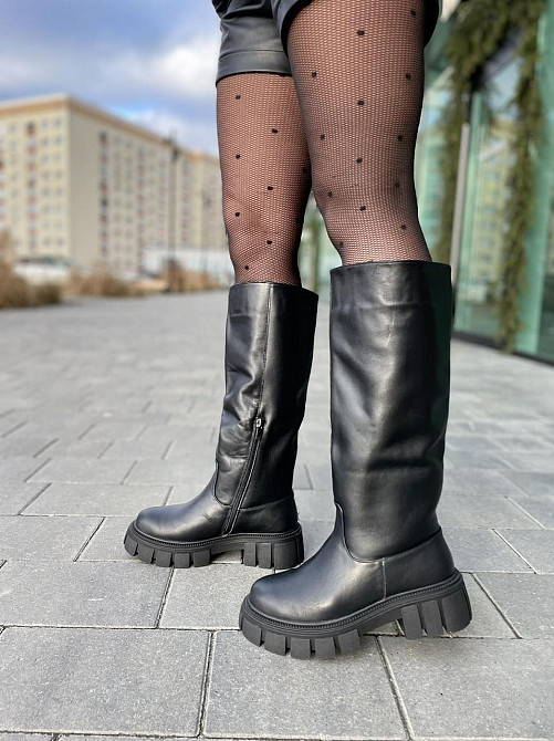 Чоботи зимові жіночі з натуральної шкіри на низькому ходу чорного кольору р. 38-40 / Чоботи на Коломыя - изображение 1