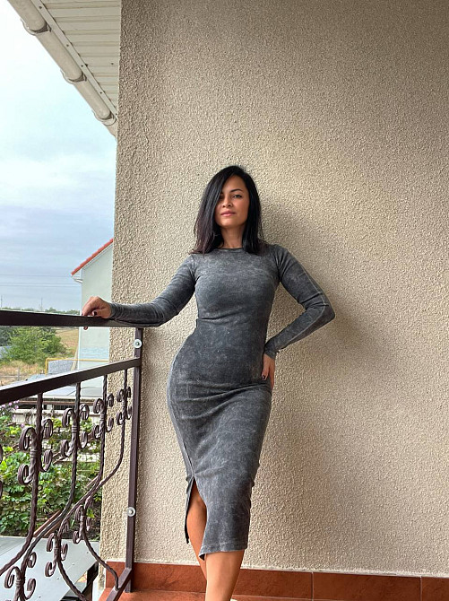 Платье женское Little Secret 400235 вареное тай дай длинное рубчик с разрезом облегающее серое, серый, one size Киев - изображение 1