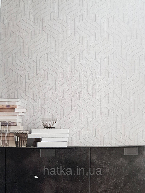 Шпалери метрові вінілові на флізелін Grandeco Feeling геометрія сріблясті смуги на сірому Київ - фото 1