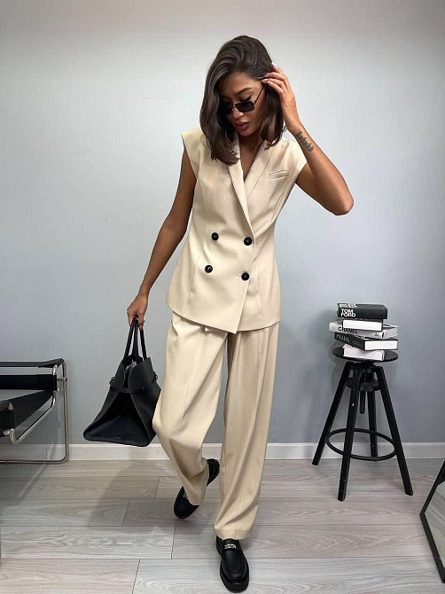 Женский брючный деловой костюм двойка: жилет и штаны костюмка Беж, 50/52 Одесса - изображение 1