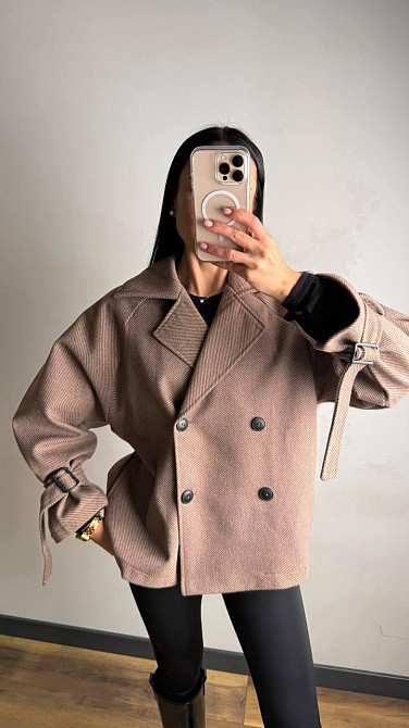 Женское трендовое пальто с двубортной застежкой на пуговицы и поясом Одесса - изображение 5