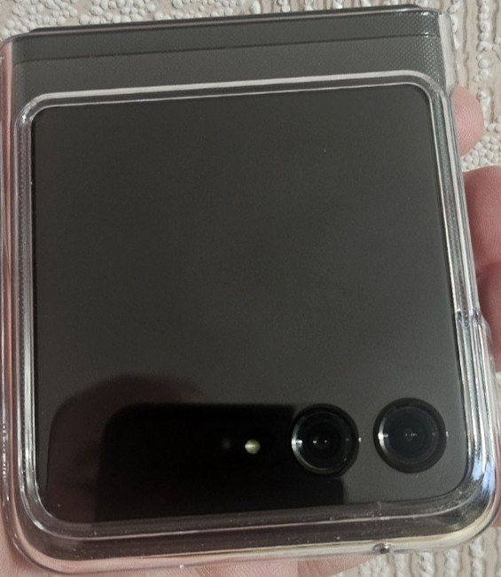 Телефон: Motorola RAZR 40+ Ultra 8/256Gb, USA, e-sim, Infinite, Black Київ - фото 1