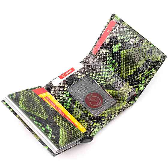 Лакована візитниця з натуральної фактурної шкіри під змію KARYA 20987 Зелений Київ